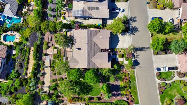 4040 Morning View Way, El Dorado Hills CA: https://media.crmls.org/mediaz/5963e997-8100-4c48-b2d3-26a64f4d93aa.jpg