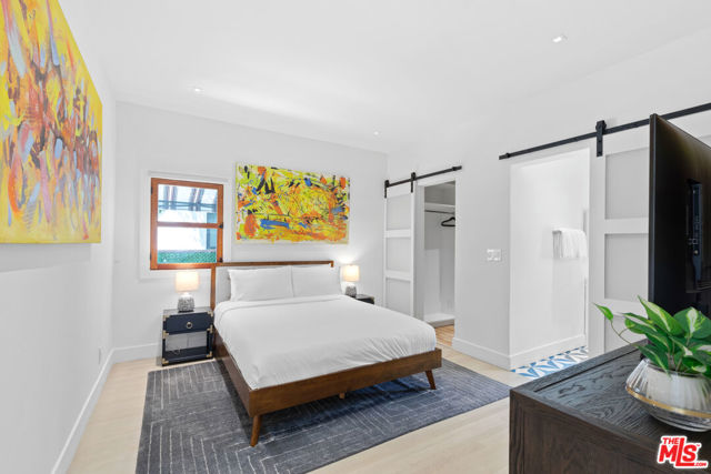 455 N Crescent Heights Boulevard, Los Angeles CA: https://media.crmls.org/mediaz/5964bfac-5bdd-42aa-8c76-fdc7f1e7cf70.jpg