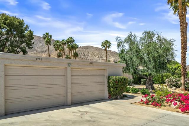 72205 El Paseo, Palm Desert CA: https://media.crmls.org/mediaz/5964e592-8bde-499a-a22b-c9afff632c63.jpg