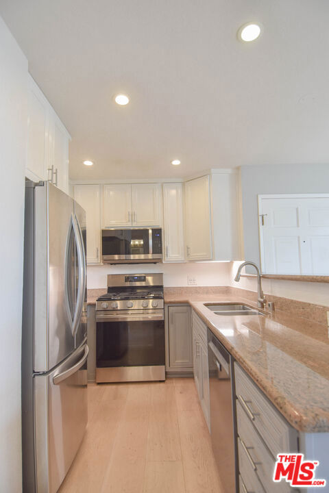 12530 Venice Boulevard, Los Angeles CA: https://media.crmls.org/mediaz/59652086-90c2-4c21-b89b-8aed07cc5c72.jpg