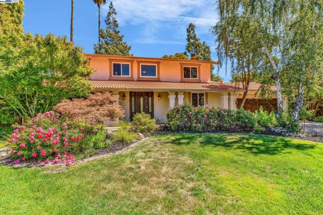 38 Barcelona Pl, Danville CA: https://media.crmls.org/mediaz/59653898-cc10-4560-8011-4105ad065872.jpg