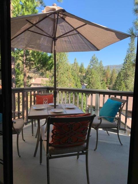 40586 Saddleback Road, Bass Lake CA: https://media.crmls.org/mediaz/59657e09-c995-4eaa-b4b7-14d0bafef500.jpg