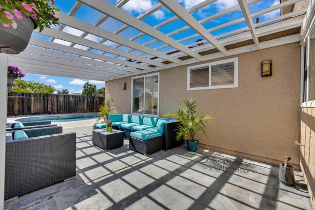 Home for Sale in Lakeside
