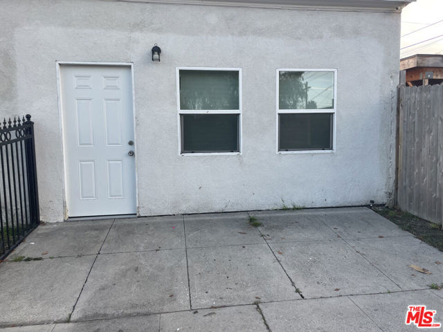 1904 W 37th Place, Los Angeles CA: https://media.crmls.org/mediaz/5965dde9-ec24-4bbe-bc2c-d5f0e0777a47.jpg