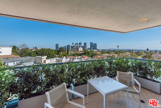 10490 Wilshire Boulevard, Los Angeles CA: https://media.crmls.org/mediaz/5966095c-bcaf-4b1f-bb58-3761adae7e9d.jpg