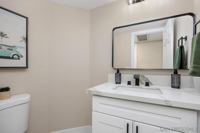 1823 Paseo del Lago, Vista CA: https://media.crmls.org/mediaz/596631fc-5972-4e81-9888-6142efdbdd71.jpg