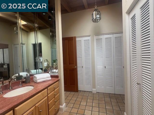 23 Lost Valley Dr, Orinda CA: https://media.crmls.org/mediaz/59665403-e2cc-4789-908b-c38f358e0577.jpg