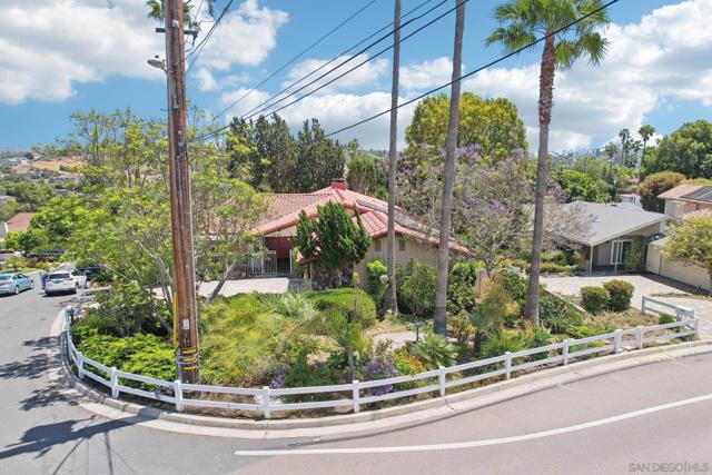 2090 Alta Vista Drive, Vista CA: https://media.crmls.org/mediaz/59667a2f-0b2a-4cbd-a007-f1d38c0fe6a8.jpg