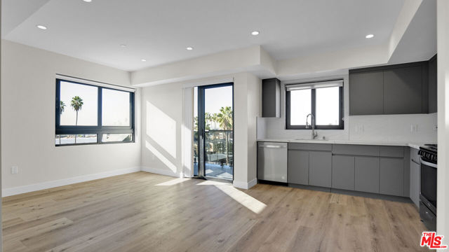 846 S Mariposa Avenue, Los Angeles CA: https://media.crmls.org/mediaz/5966ab8a-28ae-4821-8cc0-931c8ce4f70a.jpg