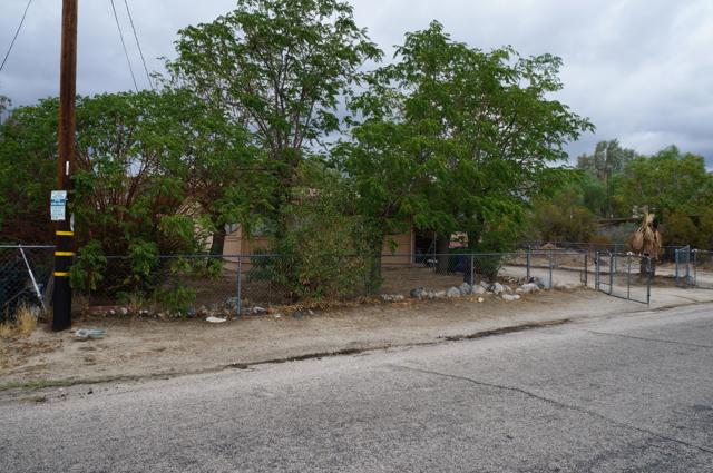 11022 West Drive, Morongo Valley CA: https://media.crmls.org/mediaz/59674006-5837-4ee5-9af6-3e0b25dc9223.jpg