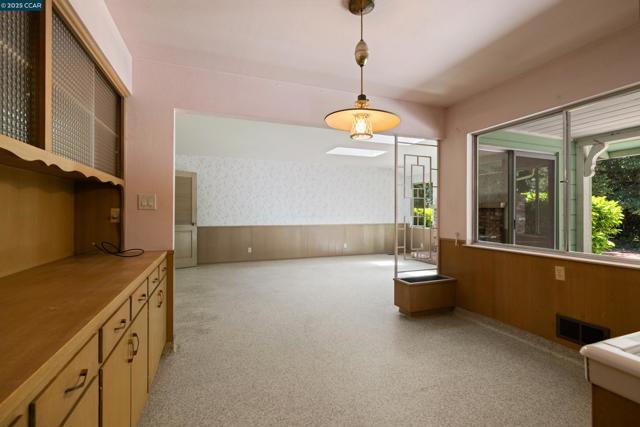 18 Garden Estates Ct, Alamo CA: https://media.crmls.org/mediaz/59674599-38fc-4367-9321-3e480ef2d87f.jpg