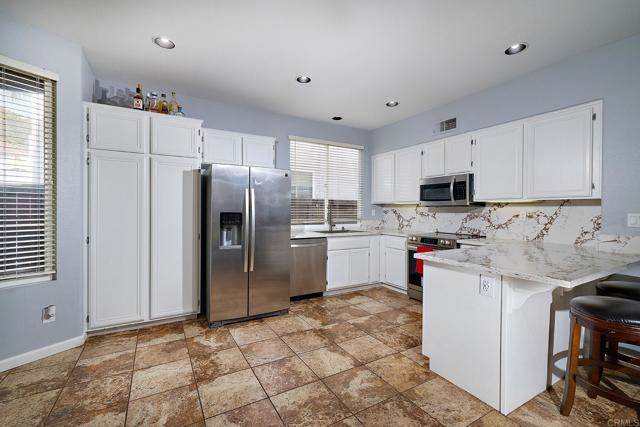 29720 Gracilior Drive, Escondido CA: https://media.crmls.org/mediaz/59685f12-6d4f-4f96-9479-1ada3fa7676c.jpg