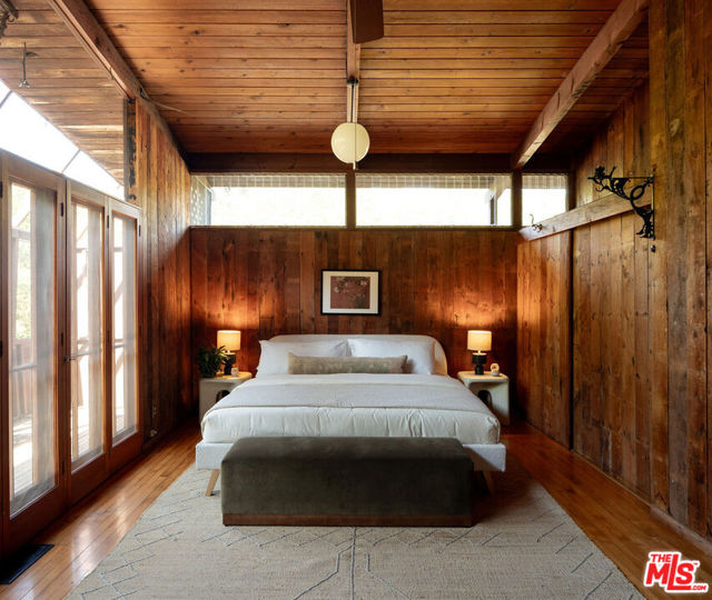 10412 Hebron Lane, Los Angeles CA: https://media.crmls.org/mediaz/59688d13-6c83-4239-8aa4-c8b64140ecd0.jpg