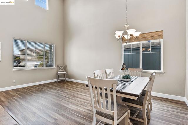 150 Ridge Crest Ct, Oakley CA: https://media.crmls.org/mediaz/59689748-e902-41e3-b61b-a7b559339864.jpg
