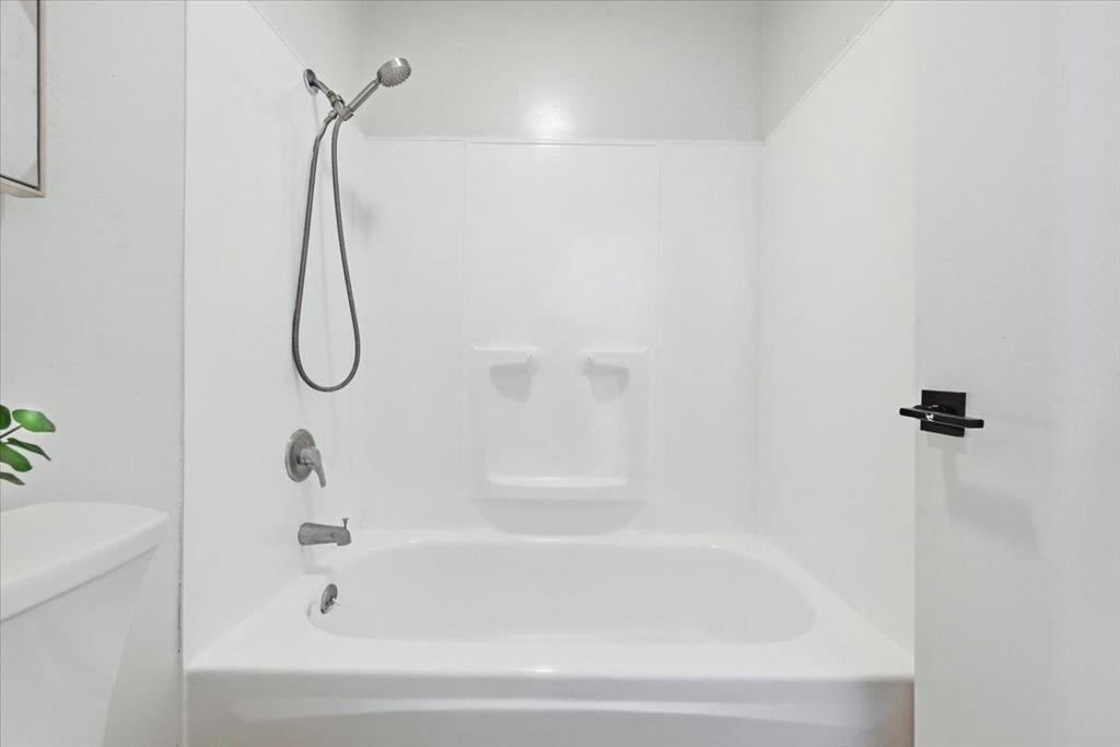 https://media.crmls.org/mediaz/5968c61e-f593-4e3f-be8b-b047a83c4c3b.jpg?preset=X-Large