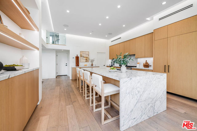 1620 Electric Avenue, Venice CA: https://media.crmls.org/mediaz/5968fa52-2f36-4943-a9d2-127f53a4e618.jpg