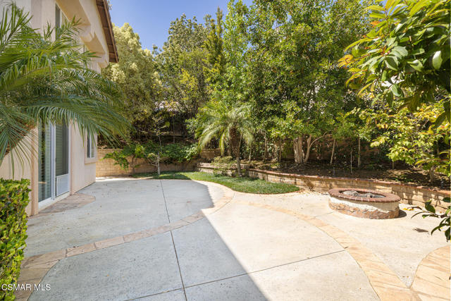 2874 Venezia Lane, Thousand Oaks CA: https://media.crmls.org/mediaz/5968fd58-86cc-45f4-83e9-c5d2a5cdbc72.jpg