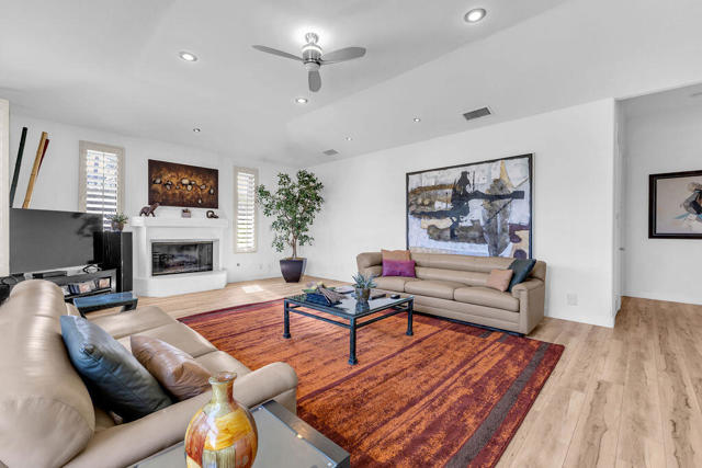 29 El Roble Court, Rancho Mirage CA: https://media.crmls.org/mediaz/596900c4-b2eb-4445-8de7-4b27b48731e6.jpg