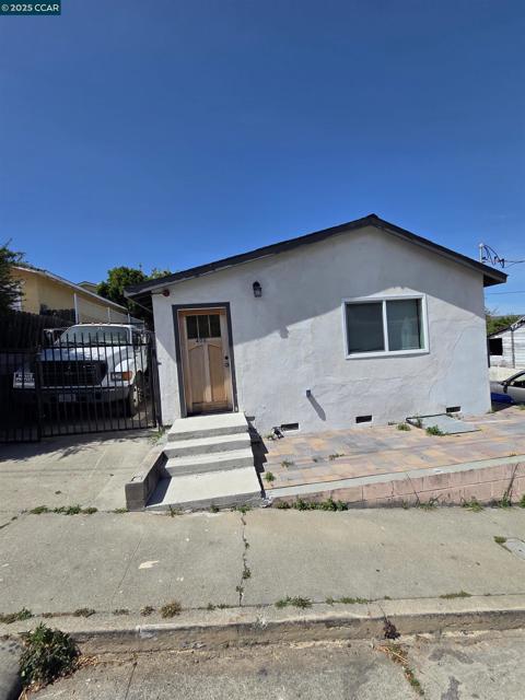 408 4th st, Rodeo CA: https://media.crmls.org/mediaz/59697db0-ab71-4c48-bf07-a323e36f3d2b.jpg