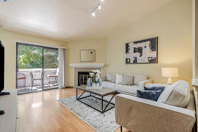 130 Mohave Terrace, Fremont CA: https://media.crmls.org/mediaz/5969da72-028c-4b78-8e06-f60c91693400.jpg