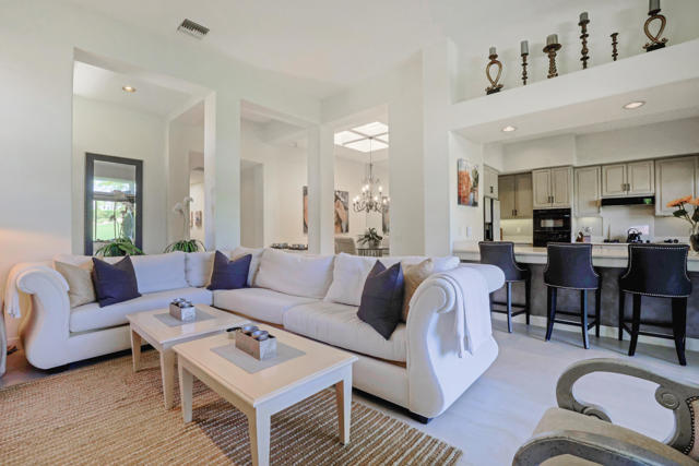 371 Indian Ridge Drive, Palm Desert CA: https://media.crmls.org/mediaz/5969fb3b-1a7b-49bb-af04-c37886ac946b.jpg