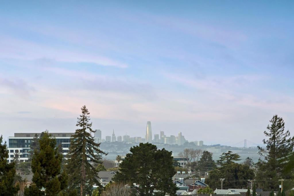 https://media.crmls.org/mediaz/596a0d64-3522-4a72-ae7f-f828e9e162e8.jpg?preset=X-Large