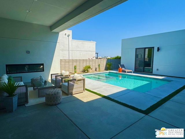 656 Palladium Boulevard, Palm Springs CA: https://media.crmls.org/mediaz/596a2e18-15a5-49af-bbc7-7f1acbbe4324.jpg