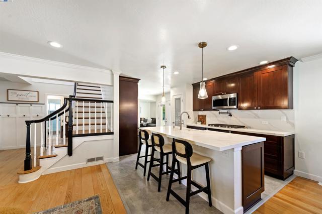 711 Catalina Drive, Livermore CA: https://media.crmls.org/mediaz/596af9f4-f379-4ef8-bdc9-fb2a0d179490.jpg