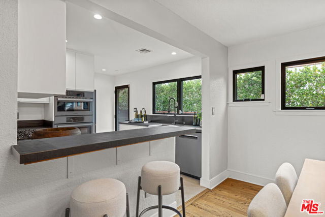 722 N La Jolla Avenue, Los Angeles CA: https://media.crmls.org/mediaz/596b6aa0-78fe-40b3-8460-8140dc8290e8.jpg