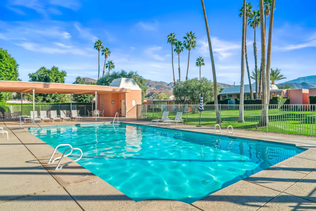 47444 Rabat Drive, Palm Desert CA: https://media.crmls.org/mediaz/596be76d-5457-4e40-992c-e1a0bc1bd505.jpg