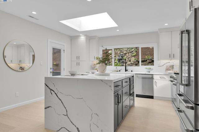 90 Upper Briar Road, Kentfield CA: https://media.crmls.org/mediaz/596c0f11-bc54-4f95-91f0-be5aa545bb11.jpg