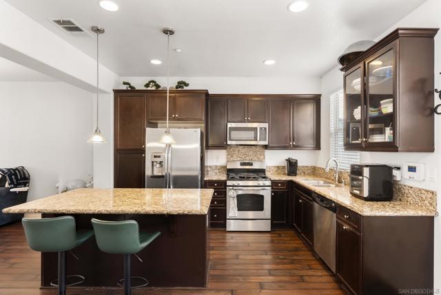 1824 Peach Ct, Chula Vista CA: https://media.crmls.org/mediaz/596c290e-38fd-4cff-8b26-d99f10b7ede0.jpg