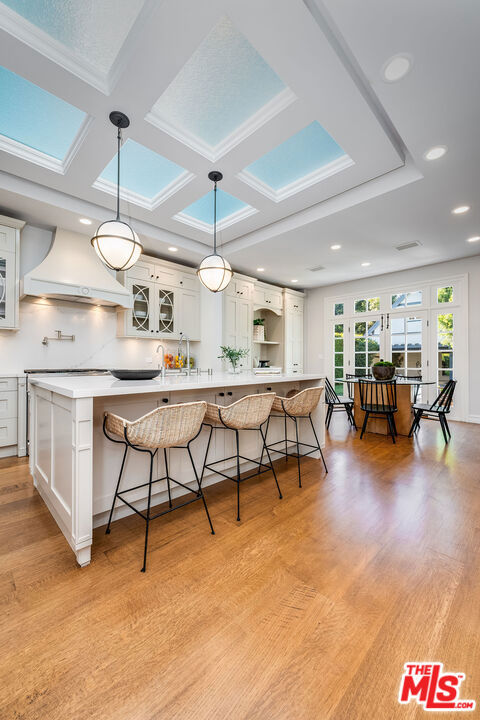 10445 Valley Spring Lane, Toluca Lake CA: https://media.crmls.org/mediaz/596c2a04-23a4-4a90-9738-dbb55f97c6cc.jpg