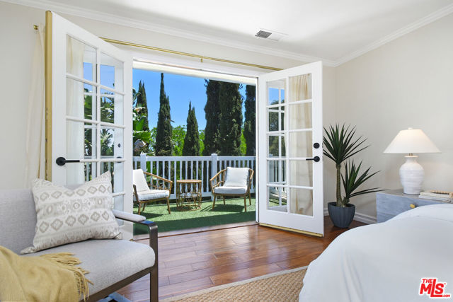 15474 Loom Place, Sherman Oaks CA: https://media.crmls.org/mediaz/596cbdd9-692d-4186-875b-eb2bf00653dd.jpg