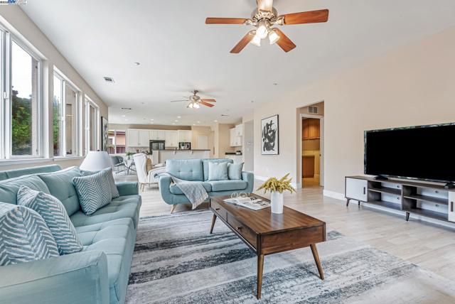 141 Pescara Blvd, Brentwood CA: https://media.crmls.org/mediaz/596cf359-b48d-4561-947c-416278bcaa08.jpg