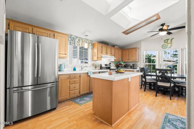 Detail Gallery Image 4 of 45 For 1215 Anchors Way #13,  Ventura,  CA 93001 - 3 Beds | 2 Baths