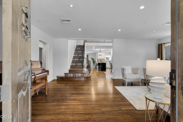 171 N Sunset Place, Monrovia CA: https://media.crmls.org/mediaz/596db601-c3d0-4393-90a8-faa88bfc73d9.jpg