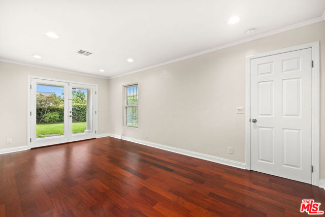 427 W Manchester Avenue, Playa del Rey CA: https://media.crmls.org/mediaz/596db689-f8b5-428e-9689-55c85dcadf96.jpg
