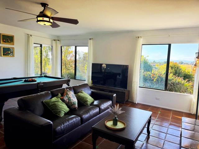 Detail Gallery Image 13 of 53 For 1650 Winterwarm Dr., Fallbrook,  CA 92028 - 3 Beds | 3 Baths