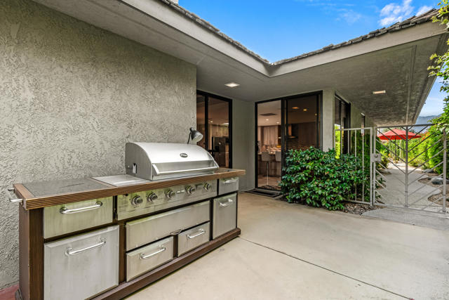 132 Columbia Drive, Rancho Mirage CA: https://media.crmls.org/mediaz/596de0c3-80e2-47d3-88cf-c6f7682f8eda.jpg