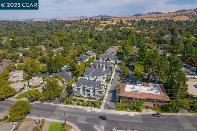 44 Analisa Ln, Walnut Creek CA: https://media.crmls.org/mediaz/596e4b91-472c-4fc0-ab71-20f279ba769a.jpg