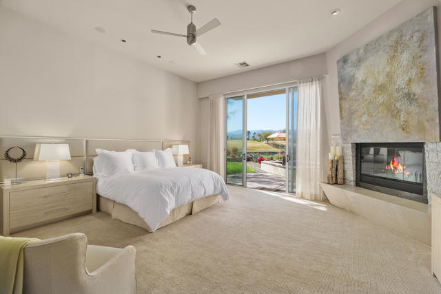 81 Royal Saint Georges Way, Rancho Mirage CA: https://media.crmls.org/mediaz/596ed380-5600-4fac-892a-1287e3544029.jpg