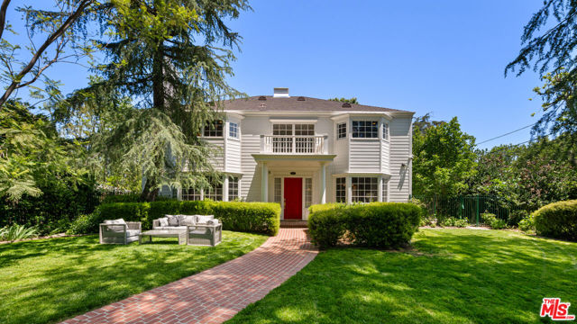 5404 Topeka Drive, Tarzana CA: https://media.crmls.org/mediaz/596ee7b4-d2d7-4ec6-982d-7fde2c243d6a.jpg