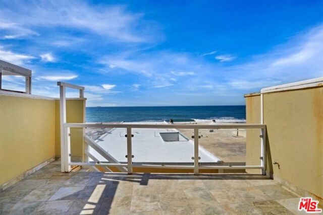 11770 Pacific Coast Highway, Malibu CA: https://media.crmls.org/mediaz/596f4f5b-b8bb-41f7-b1e1-781b7ef3ec75.jpg