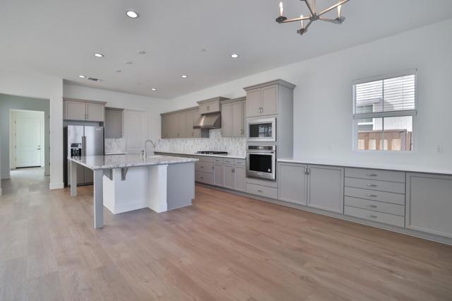 590 Santa Lucia Way, Marina CA: https://media.crmls.org/mediaz/596f51ff-bd4f-444b-9df6-8c532343729a.jpg
