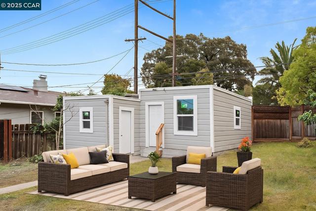 939 Ohio St, Vallejo CA: https://media.crmls.org/mediaz/596fba11-ee31-4b5b-bbb5-80a72bd4d146.jpg