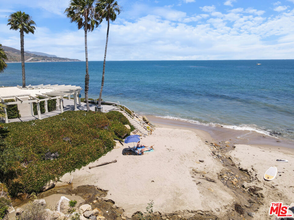 https://media.crmls.org/mediaz/596fc460-9318-4a81-afa6-0c2adb9c50bc.jpg?preset=X-Large
