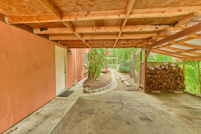 520 Seely Avenue, Aromas CA: https://media.crmls.org/mediaz/5970b2fd-85cd-45e6-8c5f-6321c9b80078.jpg