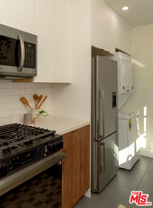 2046 S Burnside Avenue, Los Angeles CA: https://media.crmls.org/mediaz/5970c18e-980c-4310-888e-1b36f729bd5d.jpg