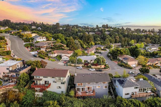 3218 Oakes Dr, Hayward CA: https://media.crmls.org/mediaz/5970e796-55ad-40ae-9df4-c70ac5a988ad.jpg